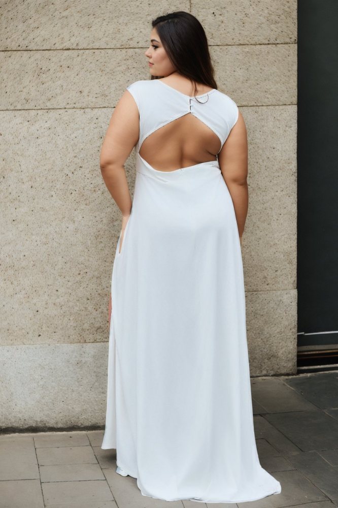 Betania Plus Size White Simple Maxi Dress