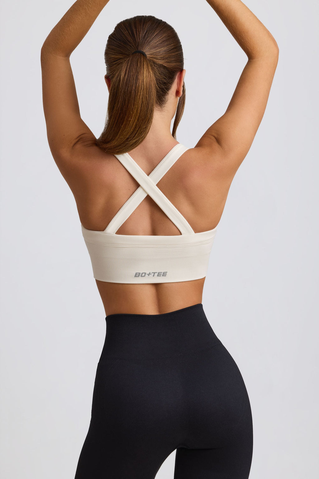 Super Sculpt Seamless Cross-Back Sports Bra in White